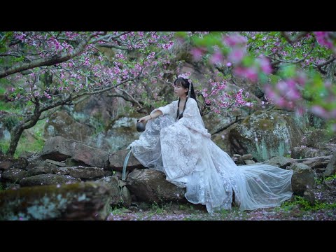 用绢花工艺做了套桃花发冠,带上爱人浪了一把春天丨Liziqi Channel