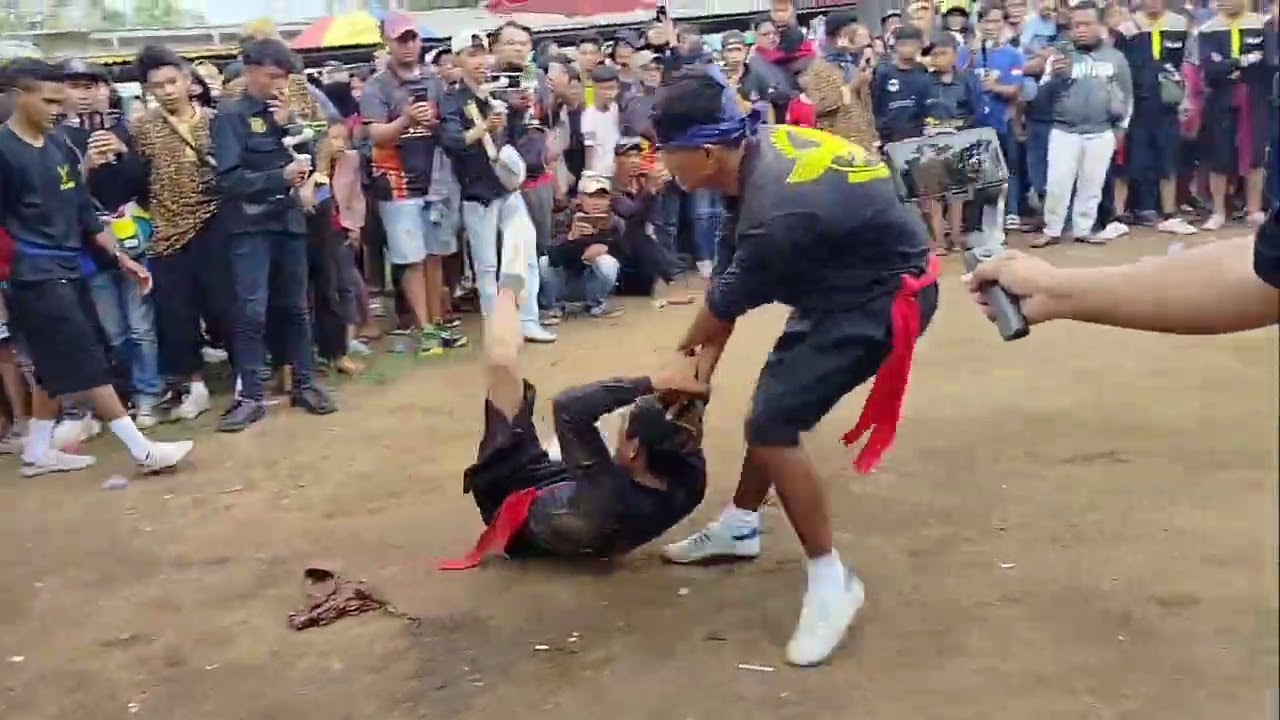 ATRAKSI RAMPOGAN RAJAWALI WARGI SILIWANGI SILORENG LIVE CIKANDANG CILEUNYI