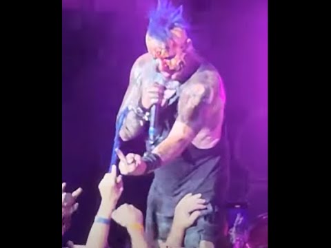 Mudvayne's Chad Gray gets mad at fan after fans throws drink in his face in