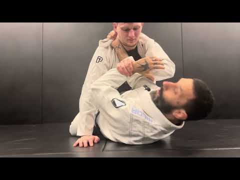 Close guard in the Gi