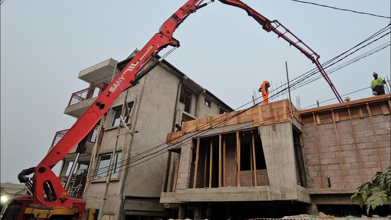 GCI: L'INTEGRALITE DE BÉTONNAGE DU PLANCHER DES APPARTEMENTS R+2 AVEC TOIT ACCESSIBLE A KINTAMBO