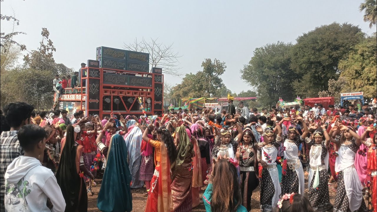 आदिवासी  सादी का वीडियो ग्राम जामली गांव की सादी है दौस्तौ वीडियो पुरा देखे