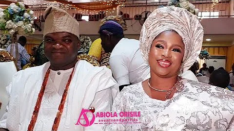 SEE WHAT OLOWORO OF OWORO...OBA SALIU BABATUNDE DID TO HIS WIFE OLORI MARIAM @ HON OYINLOMO BIRTHDAY