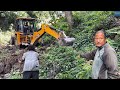 Cutting Mountainside as the Villagers Watch the JCB Backhoe Makes NEW MOUNTAIN ROAD