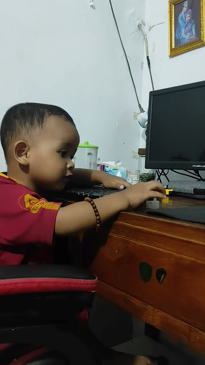 Kerja Lembur Boss....#komputer #kerja #lembur