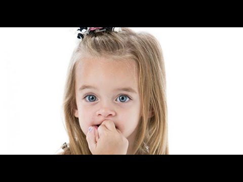 فيديو الحركات النمطية مثل مص الأصبع وضرب الرأس HD