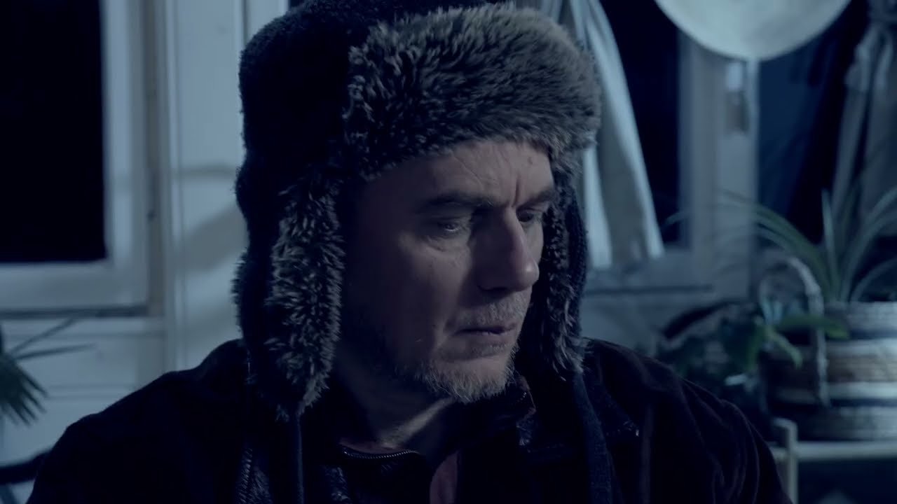 Ver Tóth Zoltán x Averseslány x Lobó-Szalóky Lázár - Emlékszik ránk a Hold (hivatalos videóklip) no YouTube
