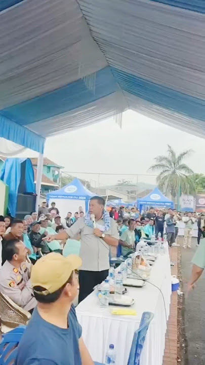 Pembukaan turnamen bola SU-Cl Cup di Lapang sepak bola MangkuJayaCikijing oleh Bupati Majalengka.