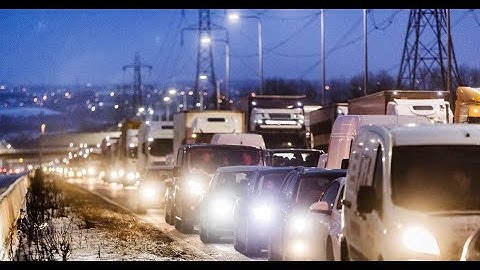 Why drivers who merge into a single lane at the last minute are right