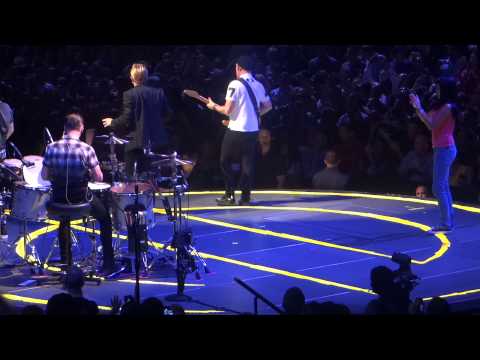 U2 - Lucifer's Hands (With Colombiana Fan Marcela) - Madison Square Garden - NY - 23 - 07 - 2015