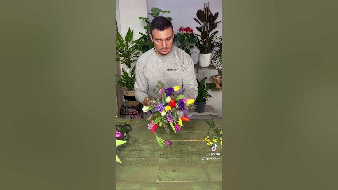 Cómo envolver ramo de flores tejidas con papel coreano - ramo de tulipanes  tejidos 