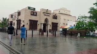 هطول أمطار غزيرة عند ممشى اليمامة بجدة 🌧