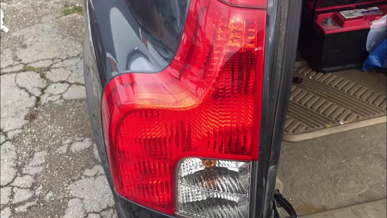 Как снять задний фонарь xc90