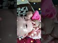偷吃手指,被发现了