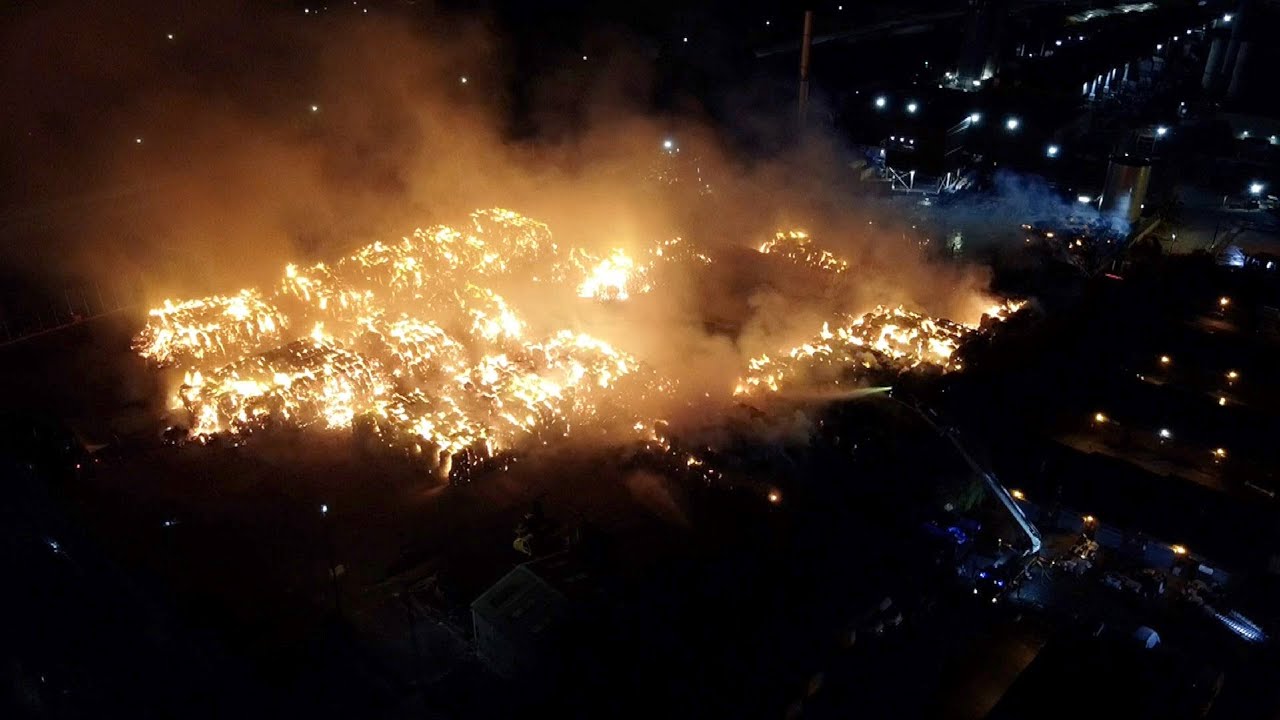 Over 100 firefighters tackle 8,000 tonnes inferno at recycling centre in England