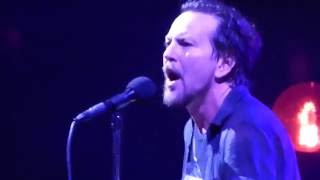 Pearl Jam - Throw Your Arms Around Me - Wrigley Field (August 22, 2016) chords