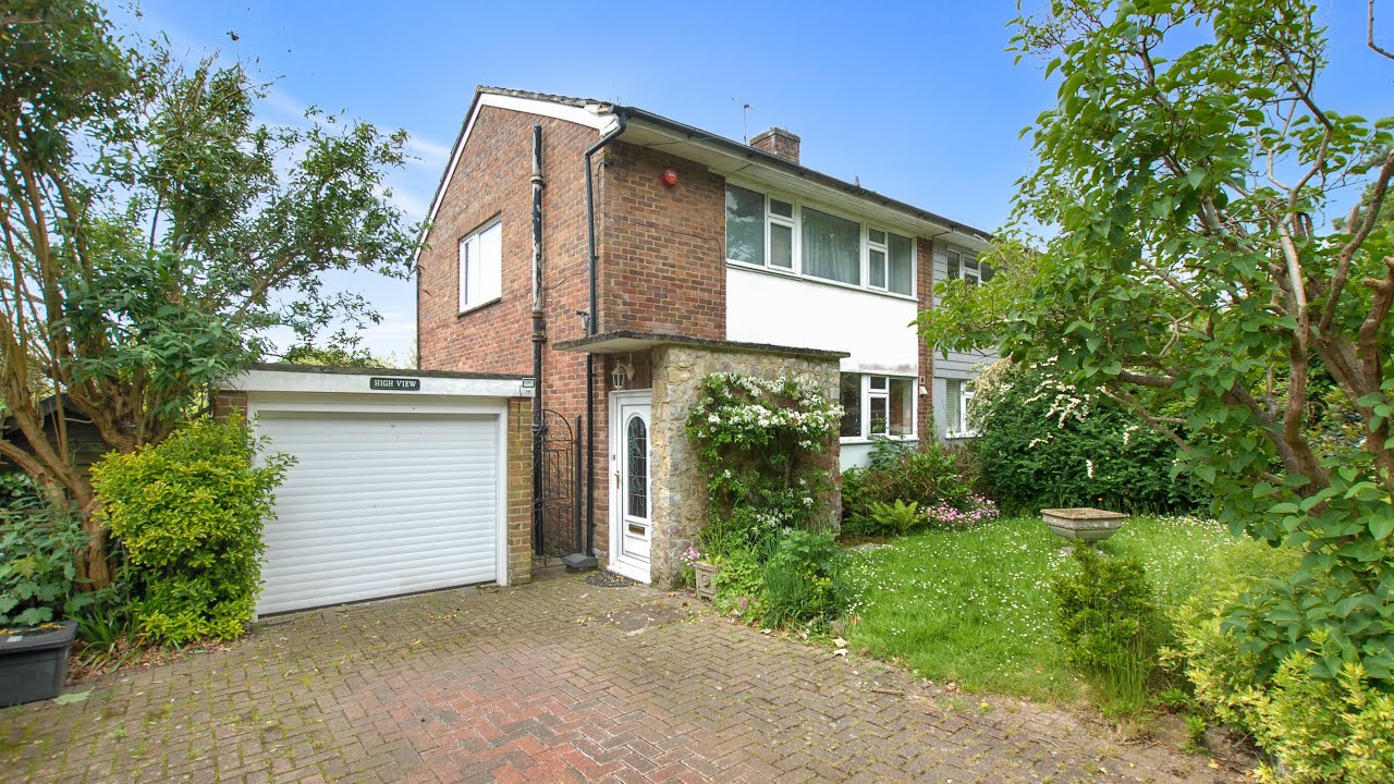 High View, Cannongate Road, Hythe CT21 5PX.  Call 01303 266022 to view.