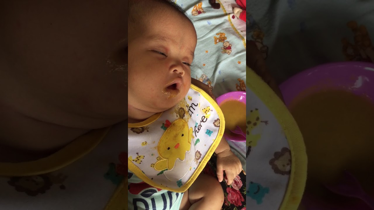  Bayi  Makan  sambil  tdr YouTube