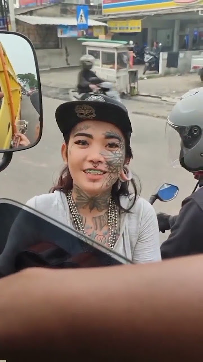 Pengamen Cantik Di Lampu Merah (Viral)