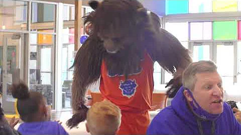 Thunder Entertainers Celebrate Thanksgiving with Positive Tomorrows