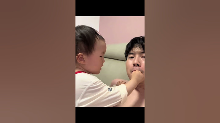哎呀感动了，姑娘把最爱的小饼干给我吃了#骗你生女儿 #爸爸的小棉袄 #宝爸带娃 #亲子时光 #人类幼崽成长计划