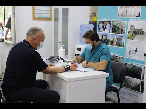 შოთა რეხვიაშვილი კორონა-ვირუსის საწინააღმდეგო ვაქცინის მეორე დოზით აიცრა