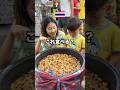 タイでイモムシを爆食いする2歳児www