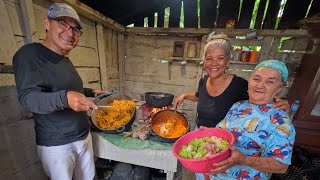 Cocinando con la mujer más alegre del mundo (Vive sola en un campo de Jarabacoa