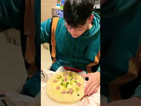 Pizza con salame toscano
