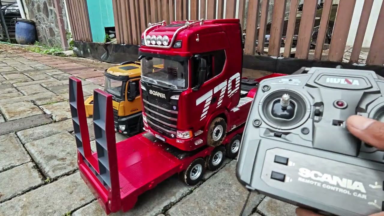 HUINA 1502 RC SCANIA 770S Transporting Dump Truck to Construction Site | Realistic RC Hauling
