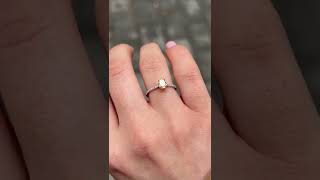 Laat U Inspireren Door De Nieuwste Collecties Diamanten Juwelen 19 - Orogem Jewelers 0.57 Carat Oval Diamond Pavé Engagement Ring