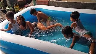 liburan dirumah aja...berenang di kolam karet
