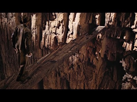 男子坠崖却掉隐形桥上，发现700年前密室，里面居民永生不死