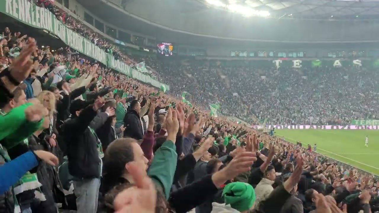 BURSASPOR - ALİAĞASPOR TRİBÜNÜN EN GÜÇLÜ OLDUĞU ANLAR HEP BERABER HEP BERABER