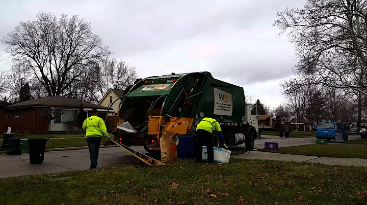 Waste Management: Mack MRU/ McNeilus Tag-Axle Rear Loader