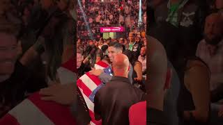 La joie de Justin Gaethje, félicité par Farès Ziam, après sa victoire pour la ceinturE