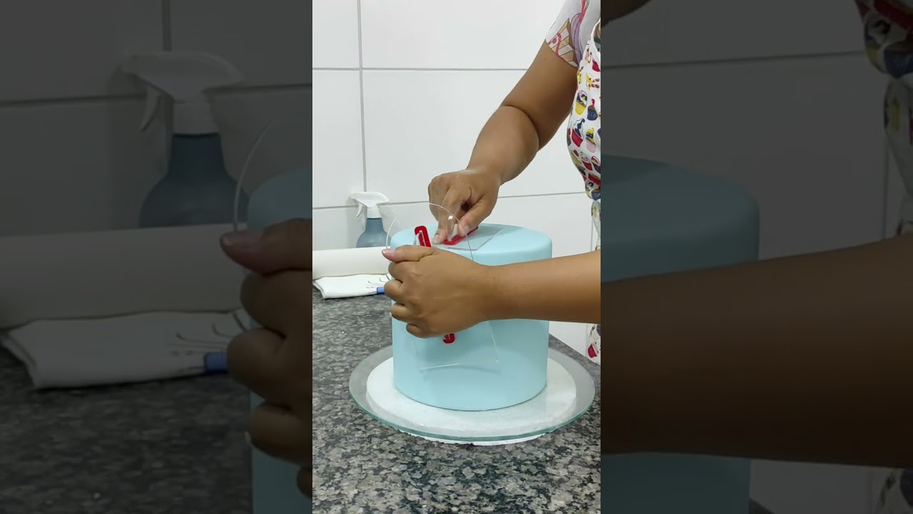 Bolo Dinossauros em Pasta Americana