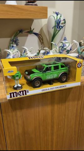 M&M's Green & 2021 Ford Bronco - 1:24 JADA Toys Diecast Model