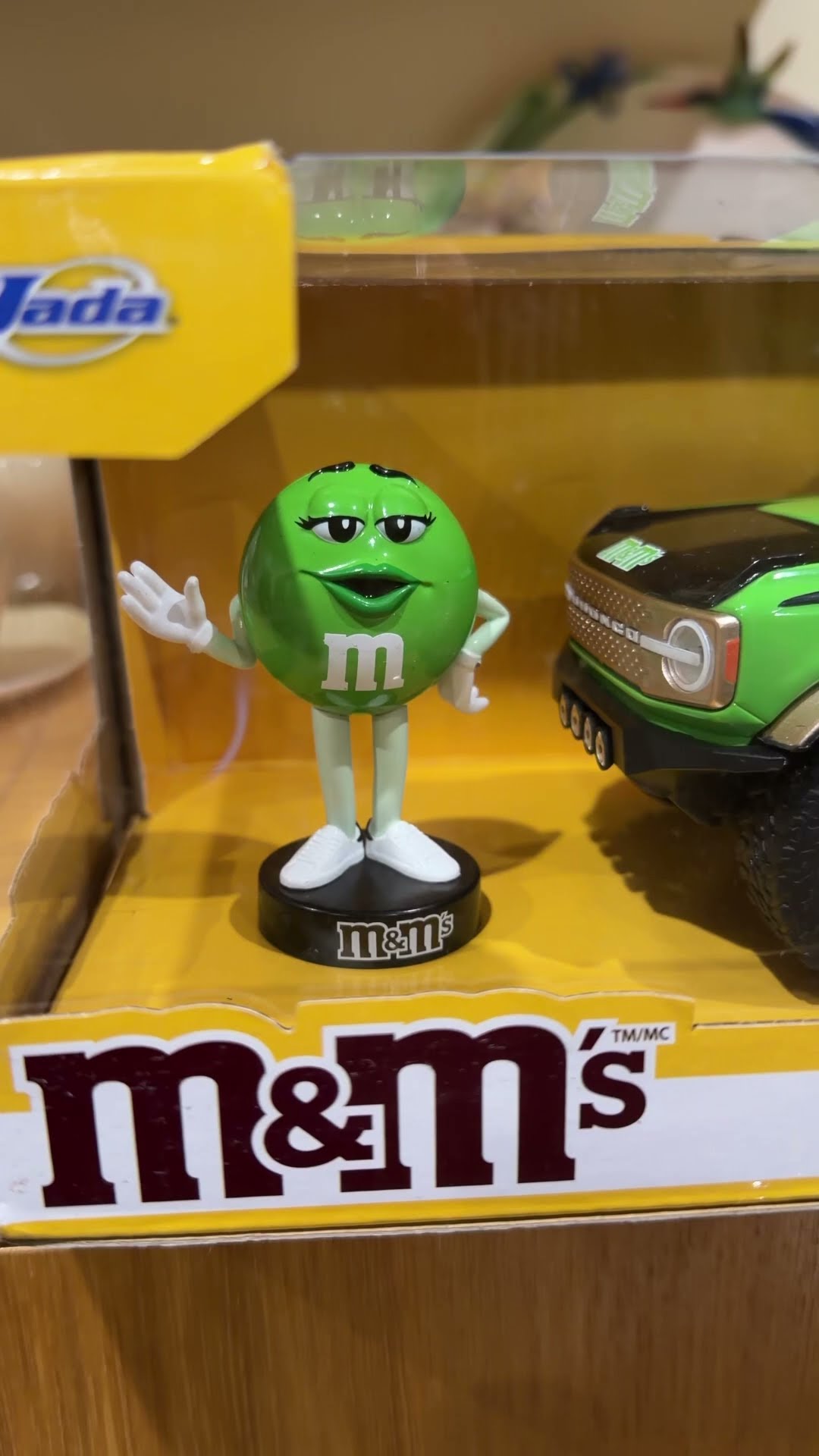 M&M's Green & 2021 Ford Bronco - 1:24 JADA Toys Diecast Model