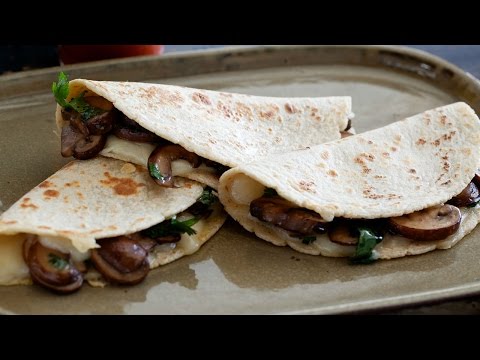 Quesadillas De Hongos Con Epazote