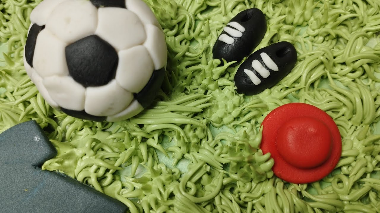 how-to-make-foot-ball-toppers-with-foundant-unique-easy-foot-ball