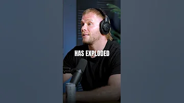 VIRAL Mat Armstrong 