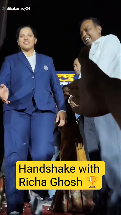 Lucky fan finally gets a handshake with Richa Ghosh 😂 #ytshorts