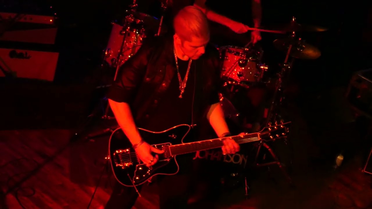 Eric Johanson @ the Macca Club -  Walk On Guilded Splinters