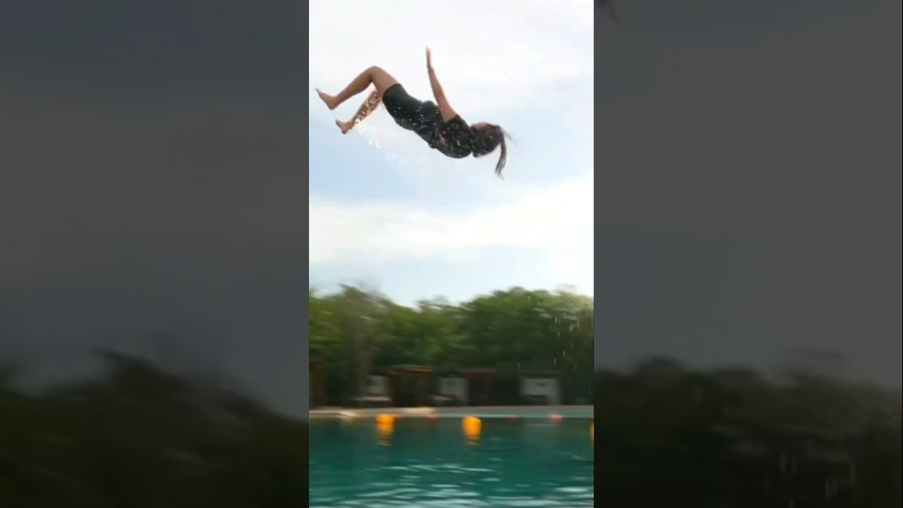 ExtraEmily & Emiru Go Flying🤣 