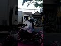 Stop.!! Stop iki mandek!! Mbok yo sabar di zebra cross ada anak sekolah nyebrang jalan lho..