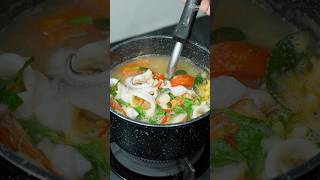ต้มยำทะเลน้ำใส น้ำซุปใสๆ แต่รสชาติแซ่บเวอร์!