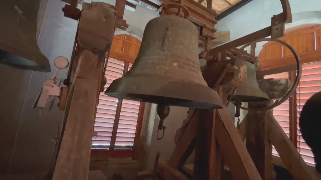 A kartali templom harangjai működés közben + kilátás a kupolából