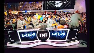 Charles Barkley Gets Rowdy At Golden State Warriors Fans 🤣 - Inside The NBA 5-26-22