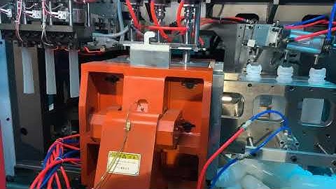 Plastic Blow Molding Machine using MOOG system for producing Sports Drinking Bottle
